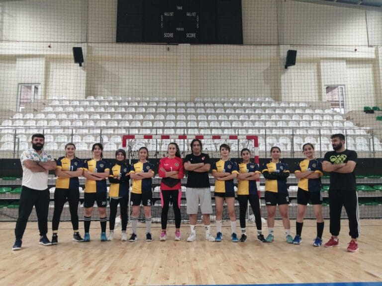 Kızıltepe Spor Lisesi kızları hentbolda 2 lig bileti aldı