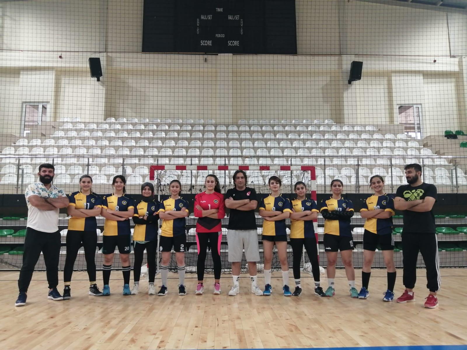 Kızıltepe Spor Lisesi kızları hentbolda 2 lig bileti aldı