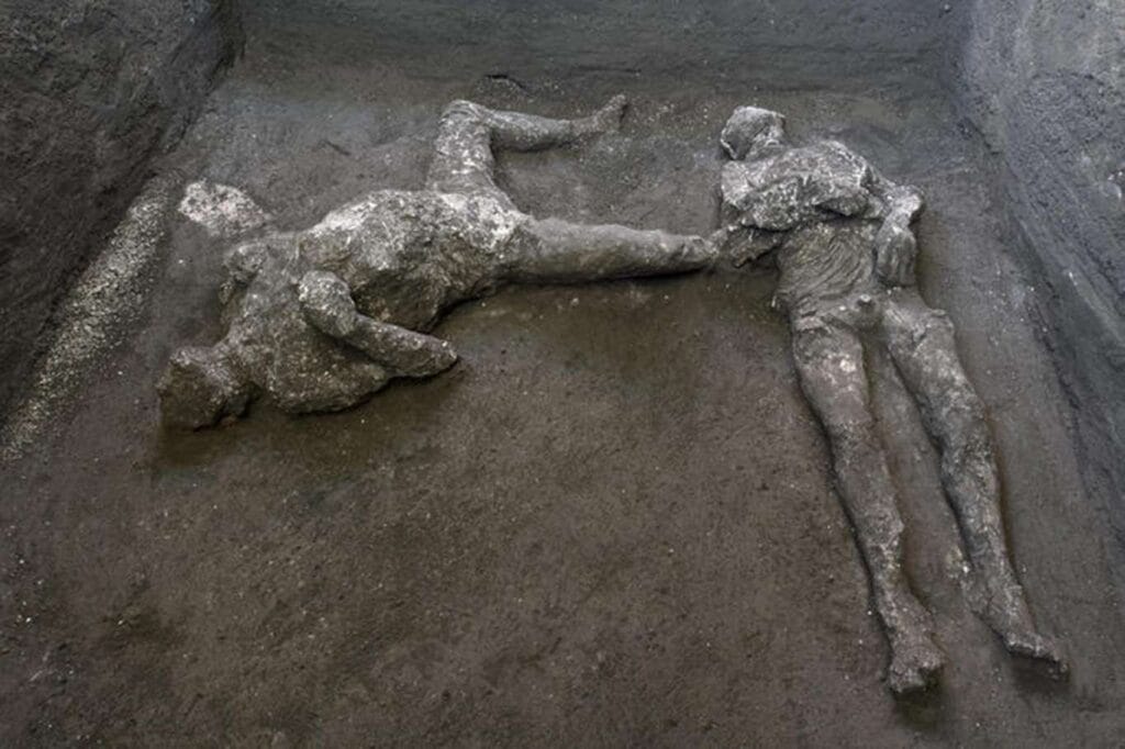 Pompei’de külle kaplı 2 ceset bulundu