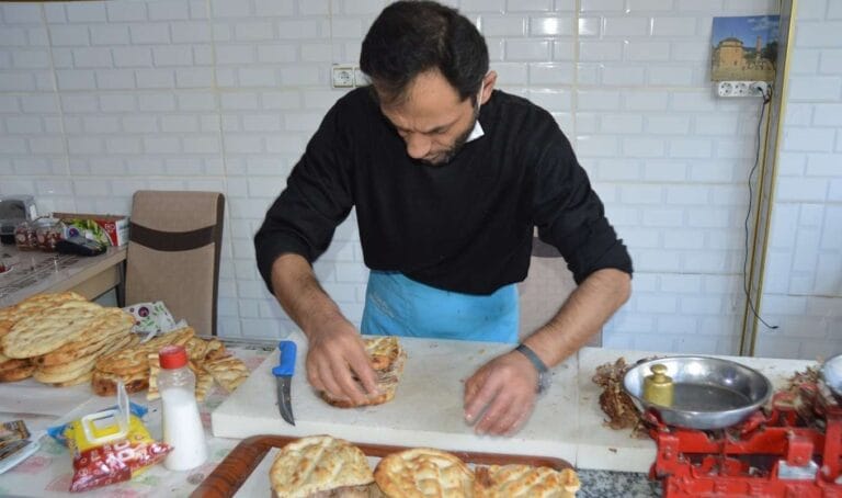 Paket servisi yapamayan restoran esnafı zor günler geçiriyor