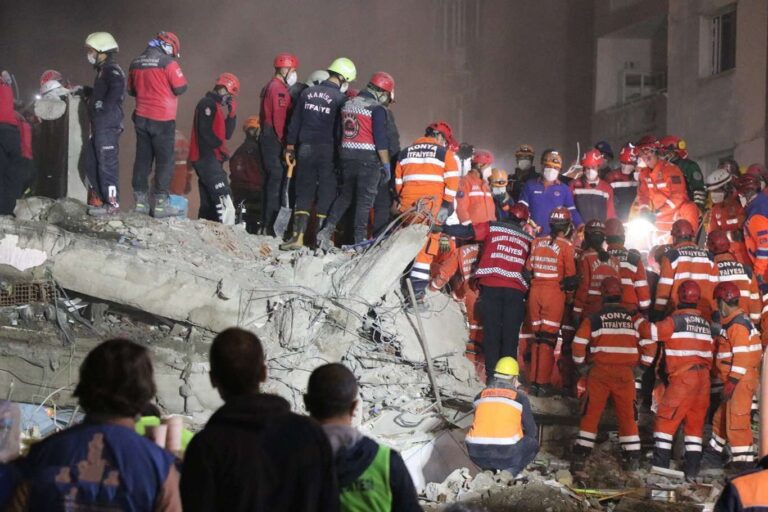 İzmir depreminde hayatını kaybedenlerin sayısı 115’e yükseldi