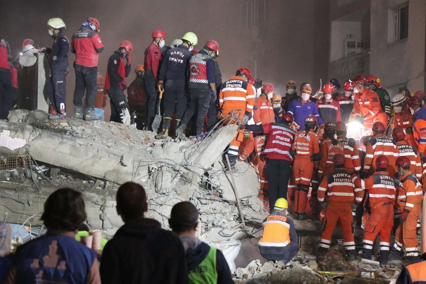 İzmir depreminde hayatını kaybedenlerin sayısı 115’e yükseldi
