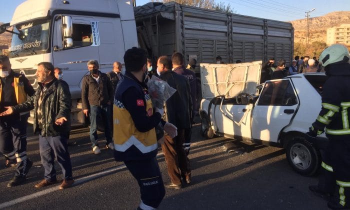 Artuklu’da inanılmaz kaza bu otomobilden sıyrıklarla kurtuldu