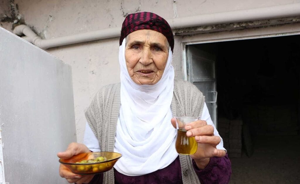 Mardin Derik’te vatandaşlar ilçelerine zeytin fabrikası istiyor