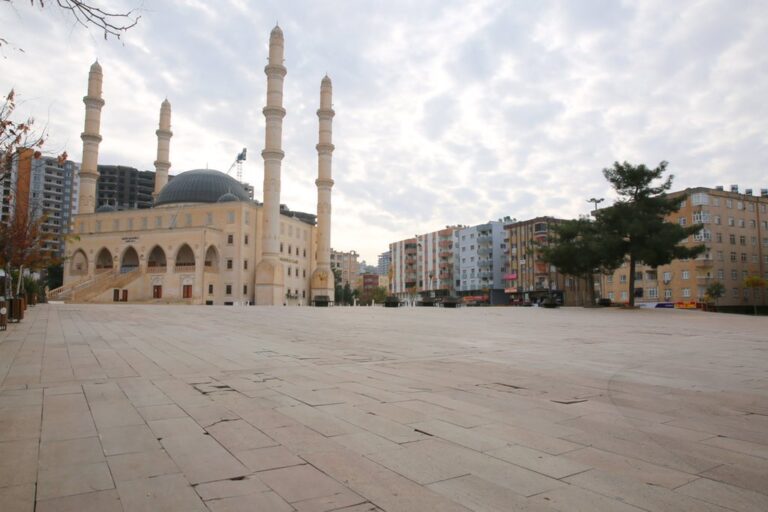 Mardin’de cadde, sokak ve meydanlarda sessizlik hâkim