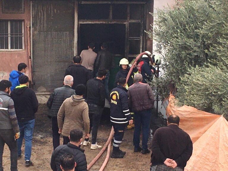 Kızıltepe’de iş yerinde yangın korkuttu