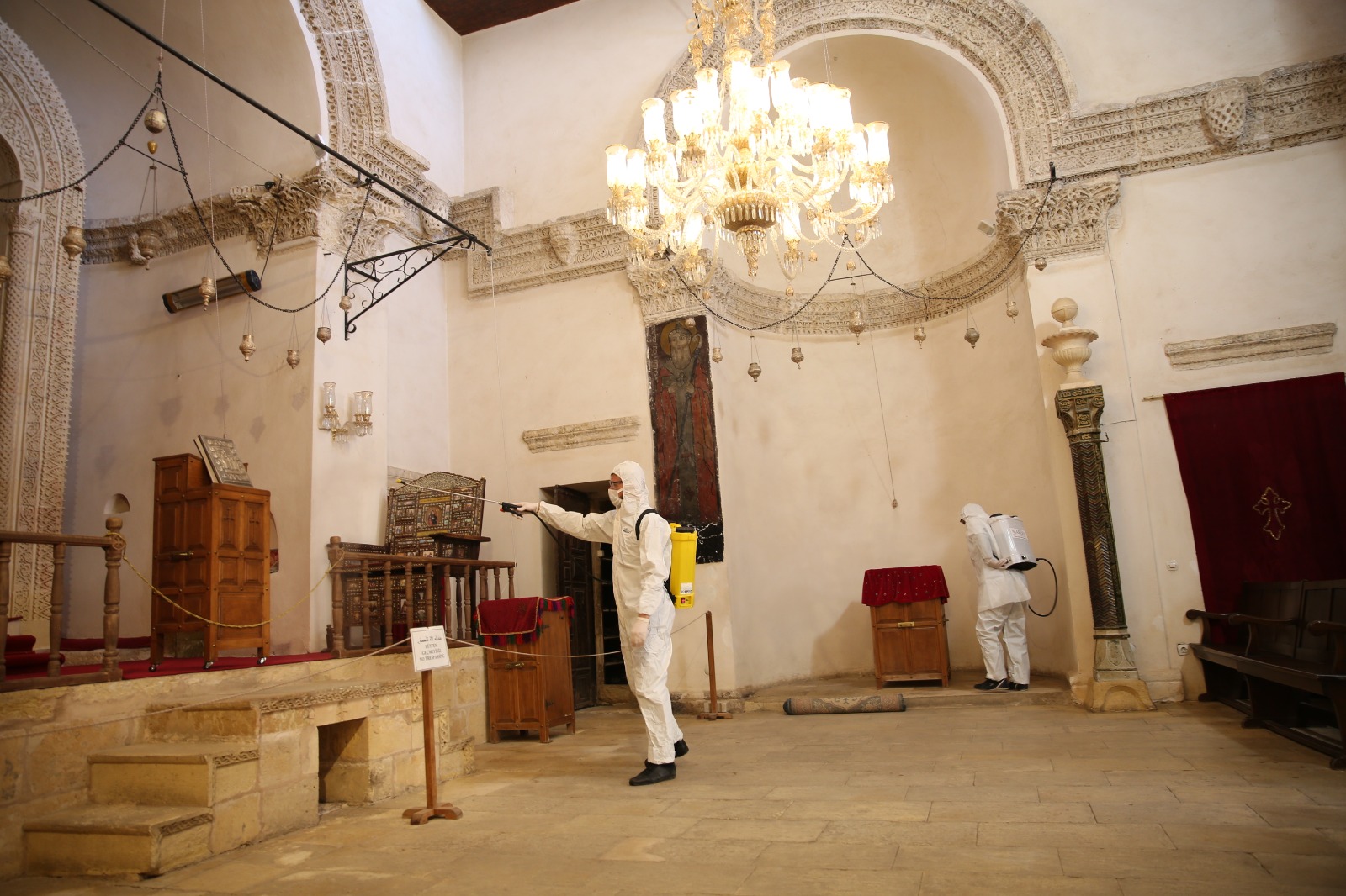 Mardin’de  Noel öncesi manastır ve kiliseleri dezenfekte edildi
