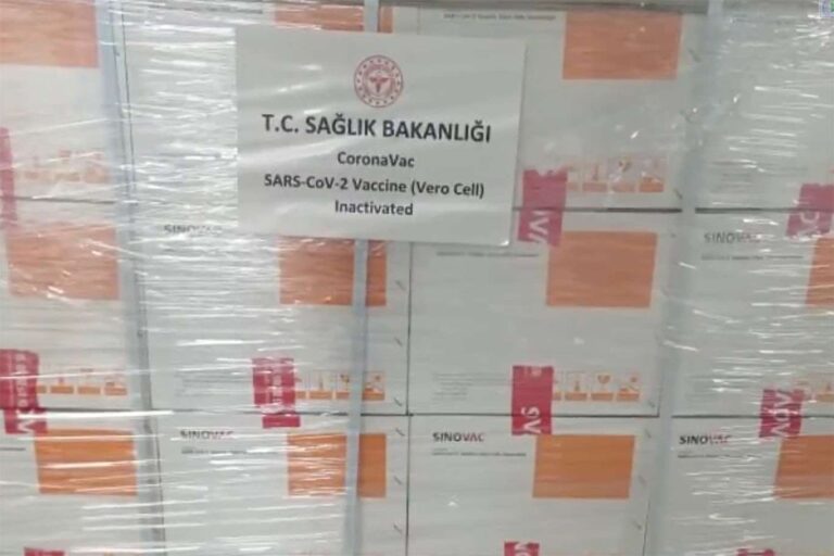 Çin’den sipariş edilen aşılar uçakla Türkiye’ye geldi