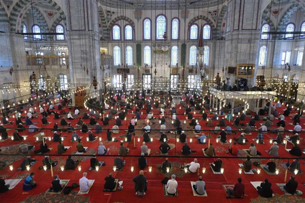 Diyanet: Salgın hastalık  kişiye cumanın farz olmasını düşürüyor