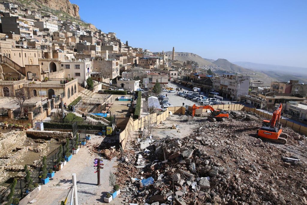 Mardin’de tarihi yapıyı bozan 240’a yakın yapı yıkılacak