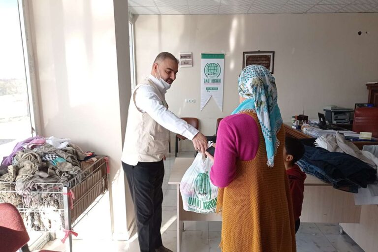 Pandemi nedeniyle muhtaçların sayısı ikiye katlandı