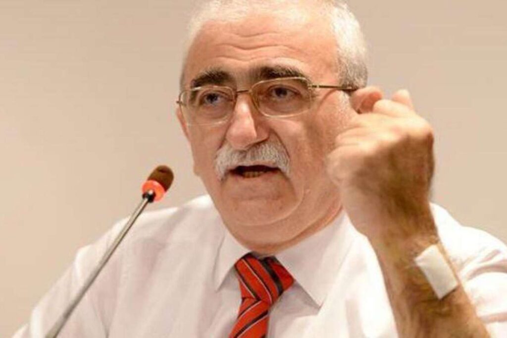 Coronavirüs aşısı yaptırmayanları “vatan haini” ilan etti
