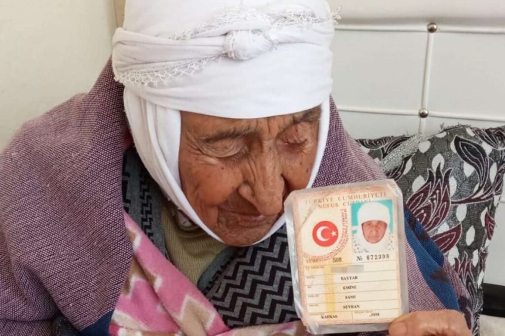 Van’da yaşayan Türkiye’nin en yaşlı kadını 122 yaşında vefat etti