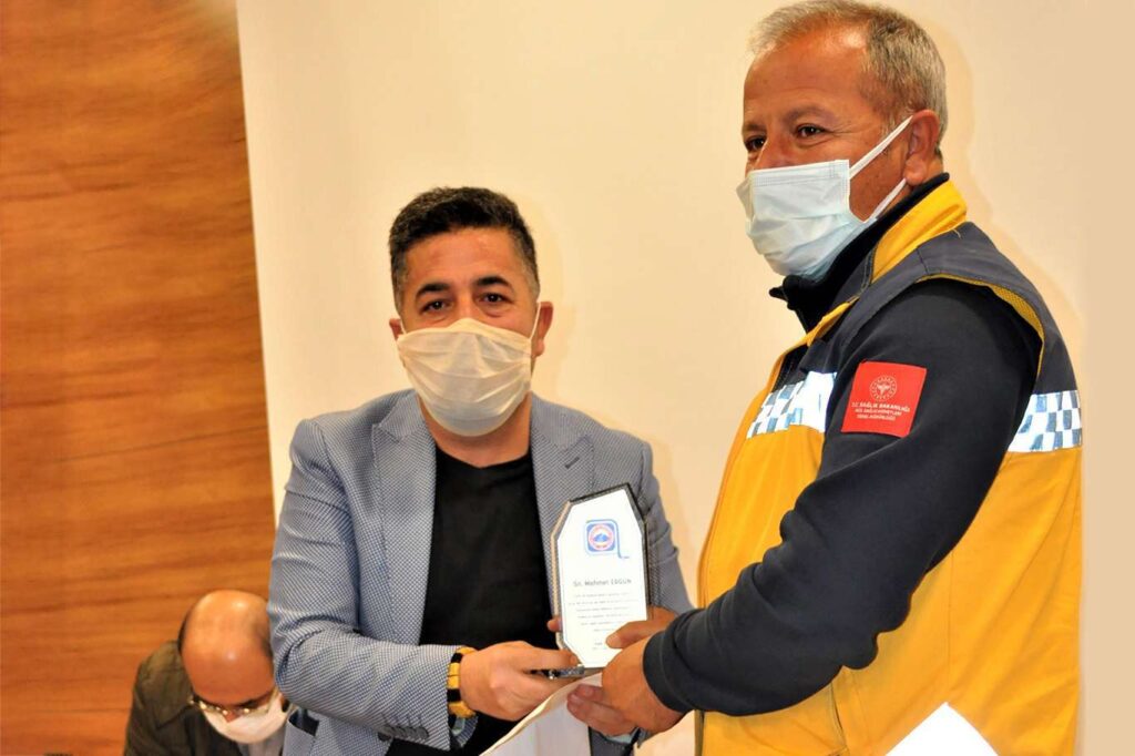 Gazeteciler günlerini sağlıkçılara adayarak kutladı