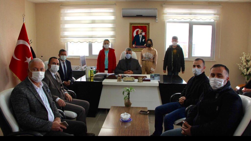 Kızıltepe’de sınavda başarılı olan öğrencilere kitap verildi