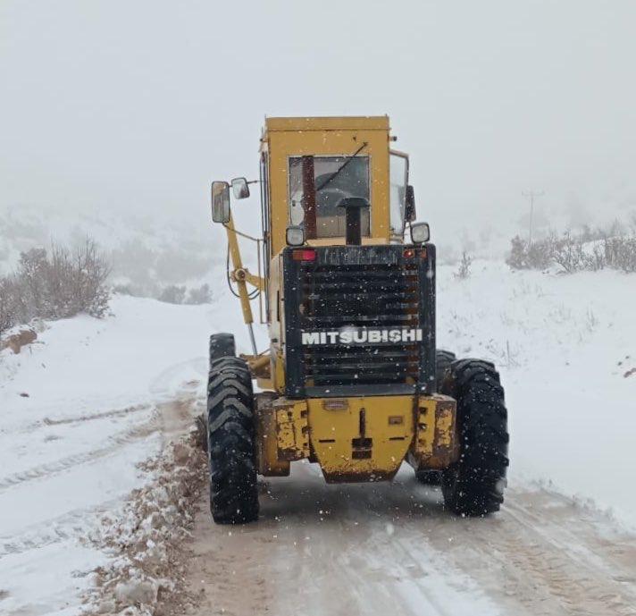 Mardin’de kar nedeniyle ulaşıma kapanan  8 köy yolu açıldı