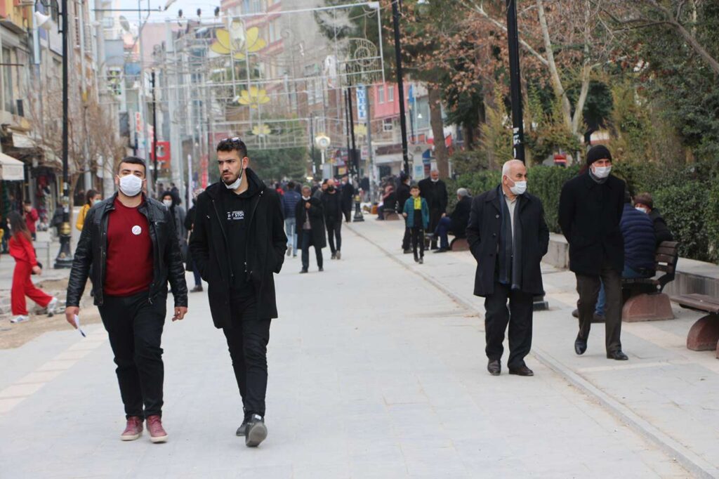 İğneden ipliğe gelen zamlar halkın tepkisine neden oluyor