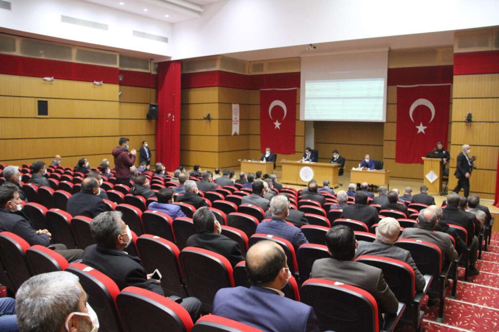 Midyat’ta muhtarlar mahallelerinin sorunlarını yetkililere iletiyor