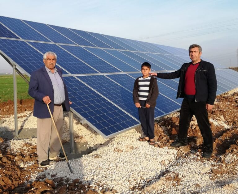 Yüksek elektrik faturaları yüzünden Kızıltepeli çiftçi tarlasını güneş paneliyle sulayacak