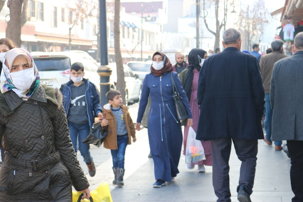 56 saatlik kısıtlama bitti, Diyarbakır’da trafik yoğunluğu başladı