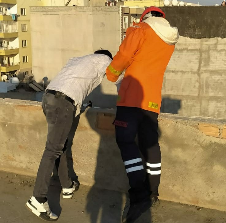 Kızıltepe’de itfaiye amiri, intihara kalkışan genci ikna etti