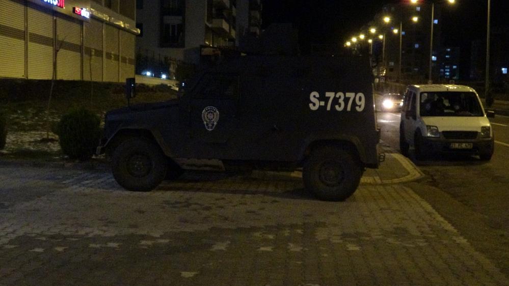Kan davalısıyla karşılaşınca kafasına sıktı