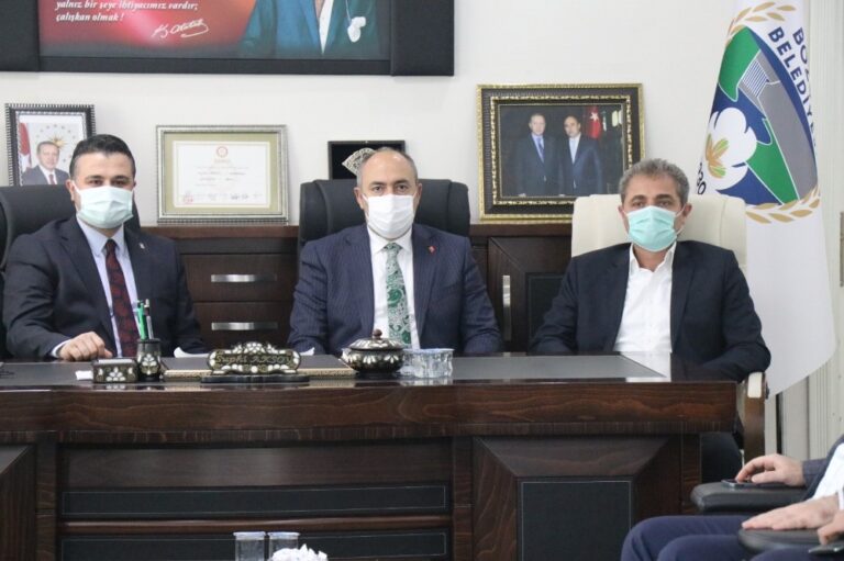 Aday olmayacağını açıklayan il başkanı helallik istedi