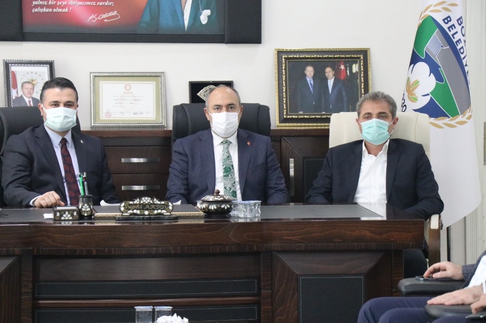 Aday olmayacağını açıklayan il başkanı helallik istedi