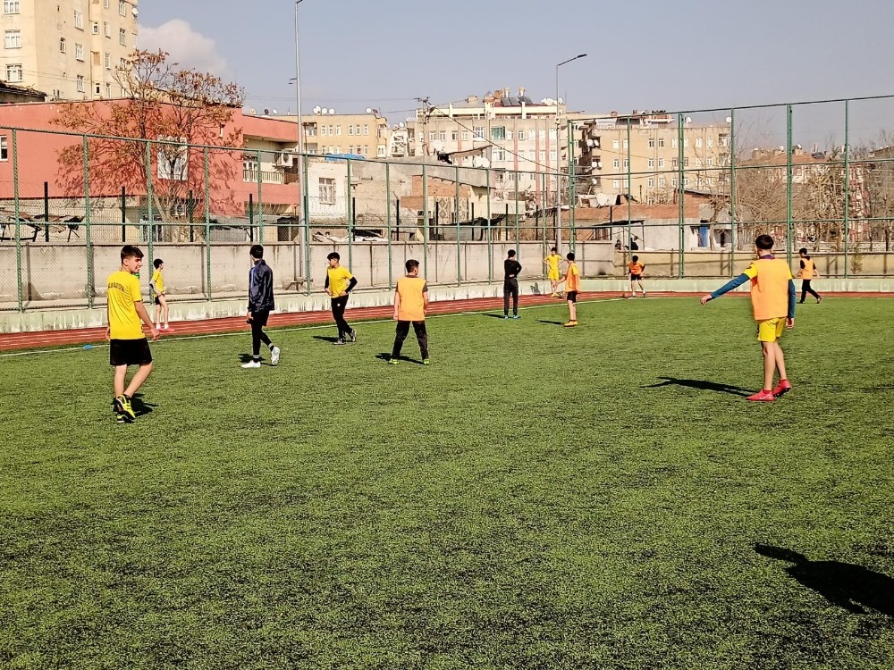 Bağlar Belediyespor’un oyuncuları  pandemide de çalışıyor