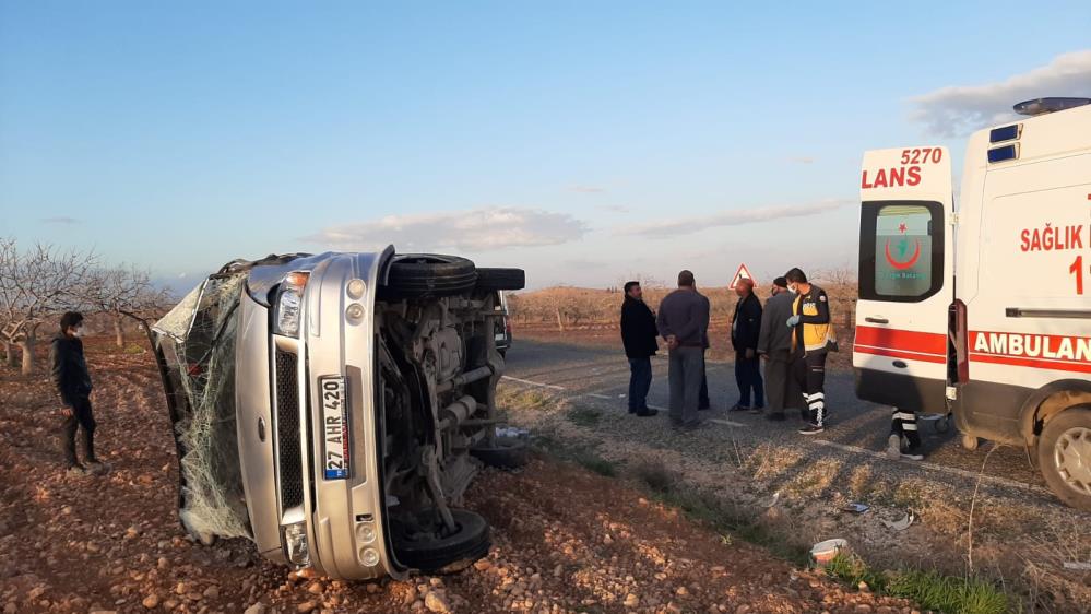 İşçileri taşıyan midibüs takla attı: 8 yaralı