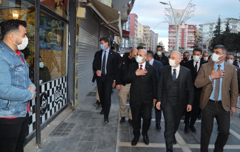 Ulaştırma ve Altyapı Bakanı Karaismailoğlu, Kızıltepe esnafını ziyaret etti