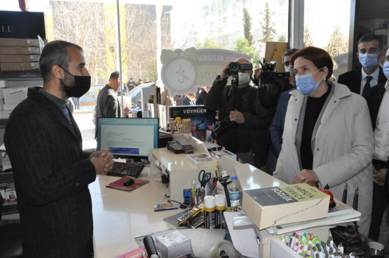 Meral Akşener Kızıltepe’de esnafa dokundu bin ah işitti