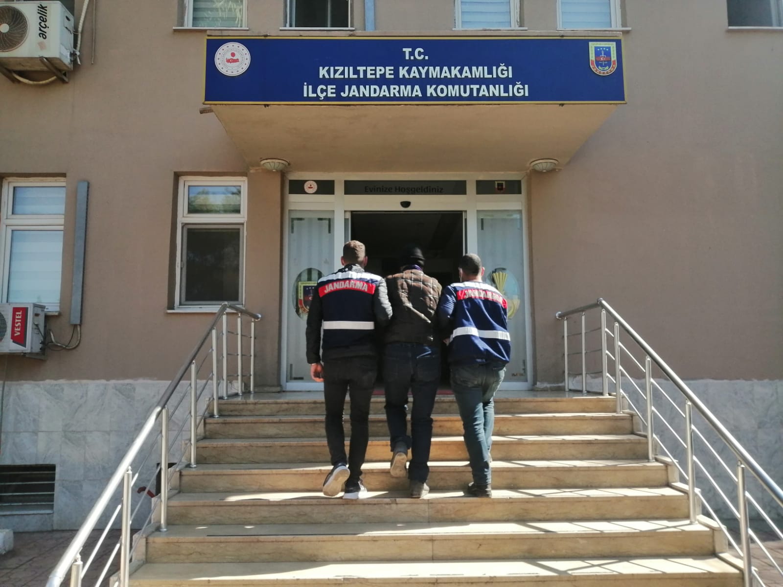 10 yıl 4 ay hapis cezası olan zanlı jandarma tarafından yakalandı