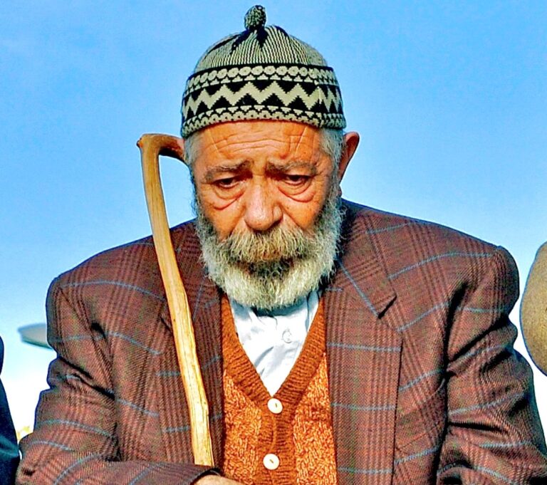 Diyarbakırlı tiyatro sanatçısı ve oyuncu Erol Demiröz hayatını kaybetti