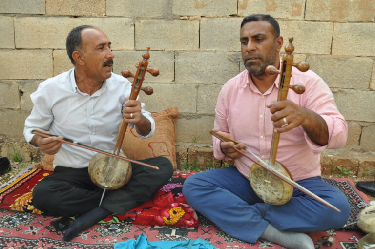 Mardin’de Gezer ailesinin ürettiği kemençeler Avrupa’ya ihraç ediliyor