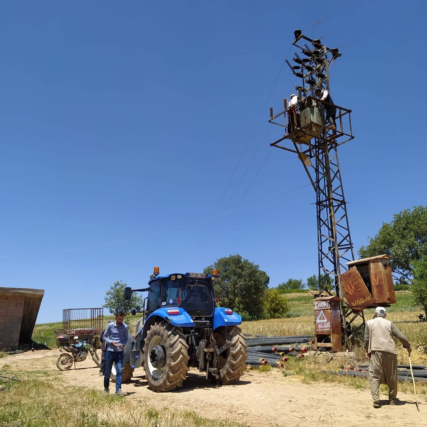 Kuraklıkla mücadele eden çiftçilerin şimdi de elektriği kesildi