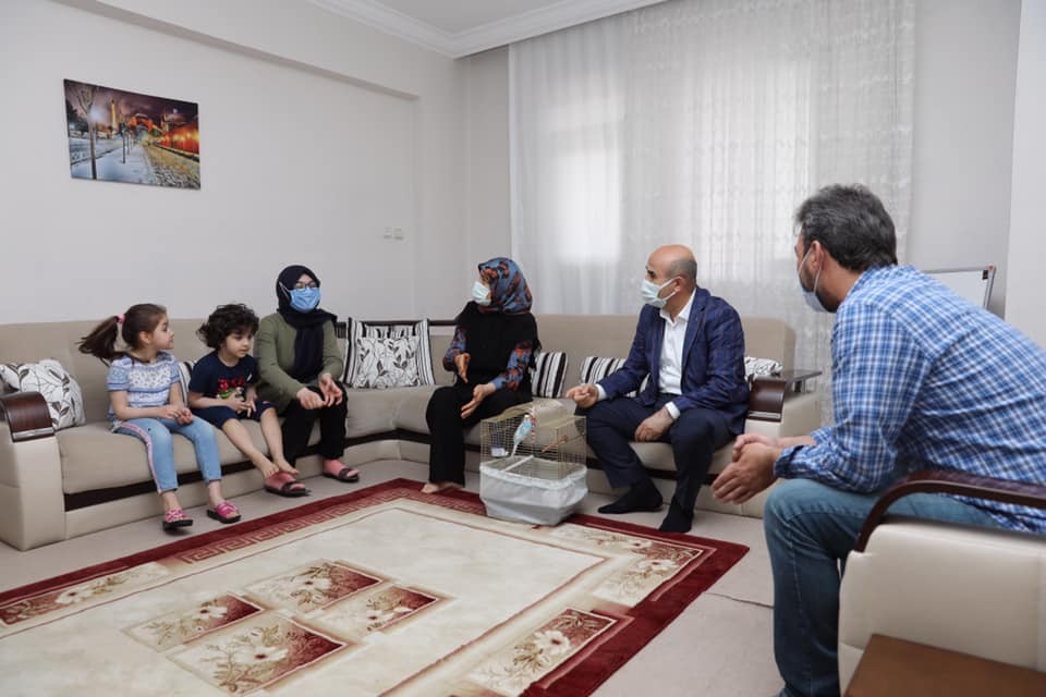 Mardin’den el ilanıyla kaybettiği kuşunu arayan öğrenciye validen sürpriz hediye