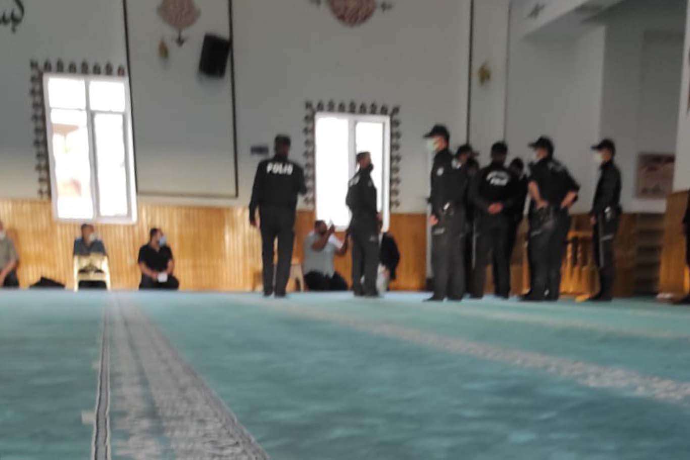 Cami’de biber gazı kullanan bekçi açığa alındı