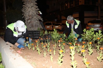 Yaz sıcağının başladığı Kızıltepe’de kadınların  akşam ‘çiçek mesaisi’