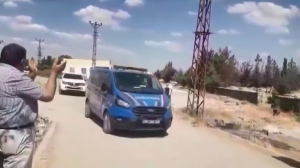 DEDAŞ ekipleri, mahalleye zırhlı araç ve TOMA’larla birlikte girdi