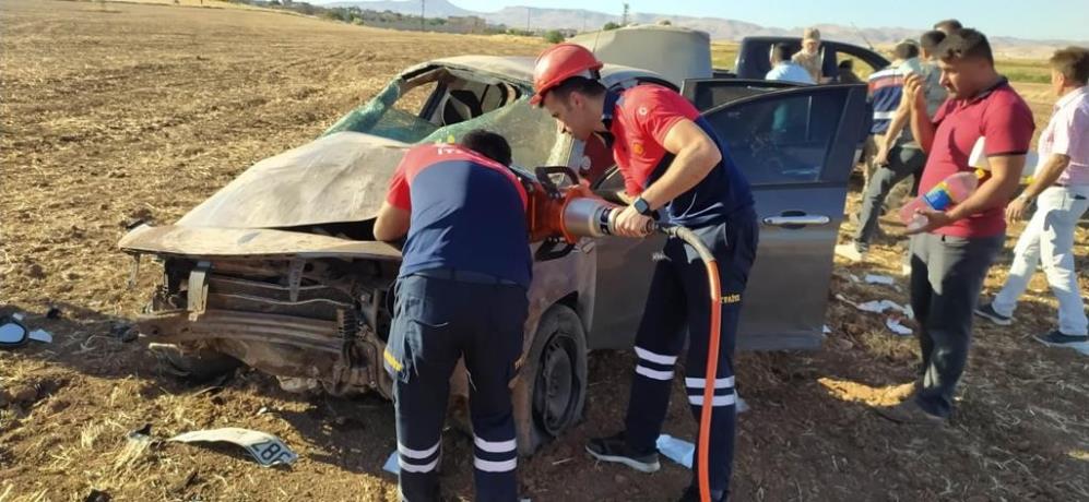 Mardin’de kontrolden çıkan otomobil takla attı: 2 yaralı