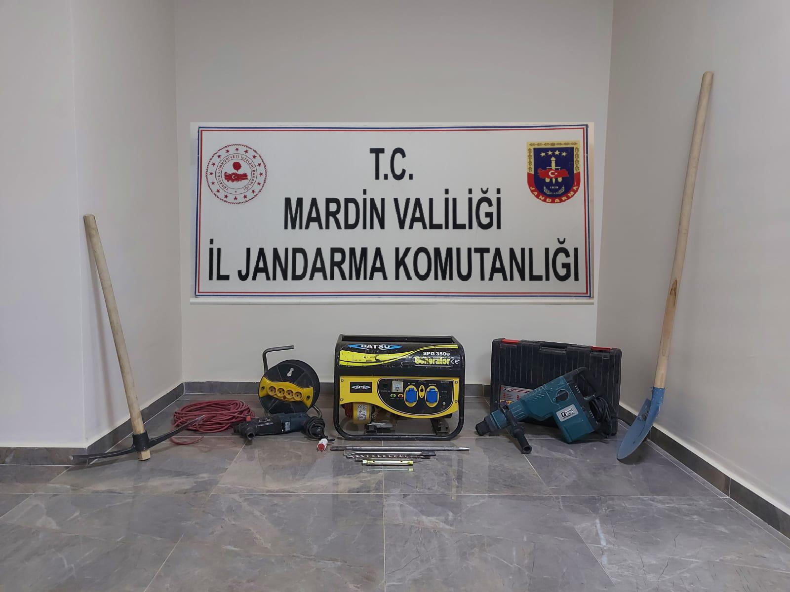 Artuklu’da izinsiz kazı yapan 7 defineci suçüstü yakalandı