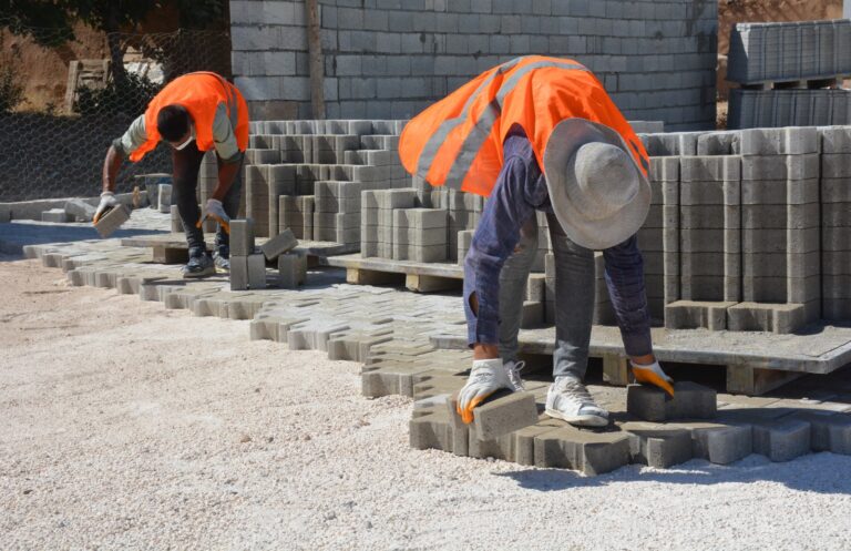 Yarımca Mahallesinde parke döşeme çalışması başladı