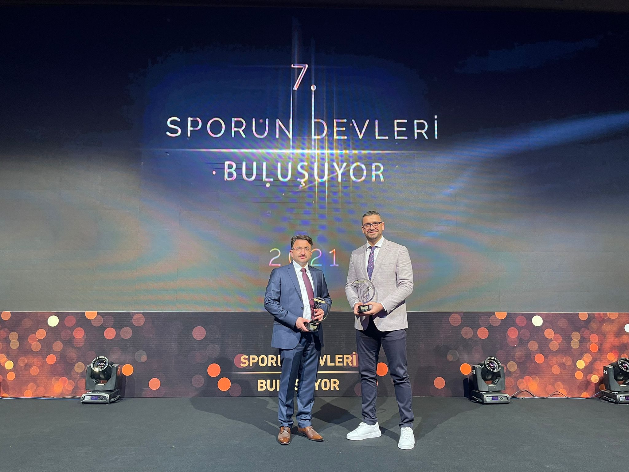 Kaymakam Çam’a yılın spora destek veren yerel yöneticisi ödülü