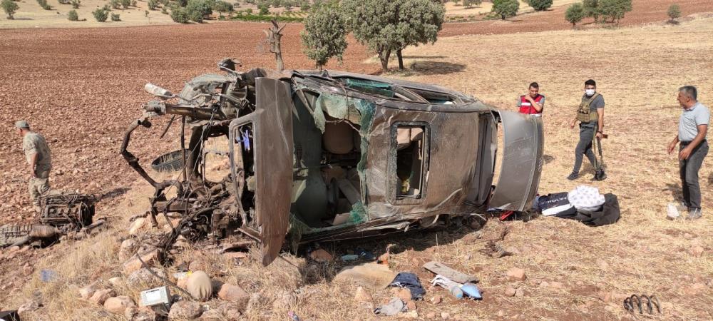 Mardin’de otomobil takla attı: 2 asker hayatını kaybetti