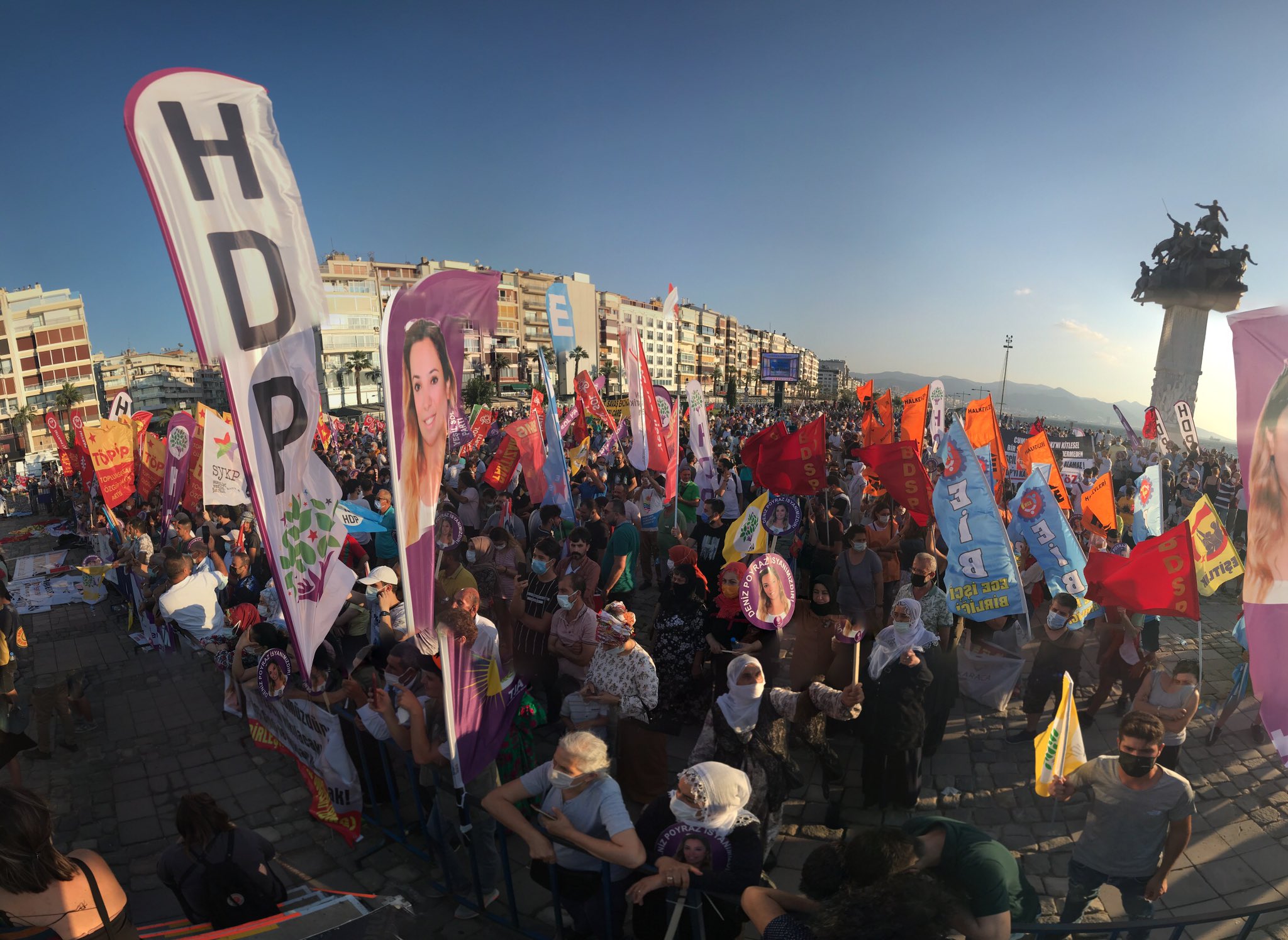 İzmir’de ‘Demokrasi için bir nefes’ mitingi