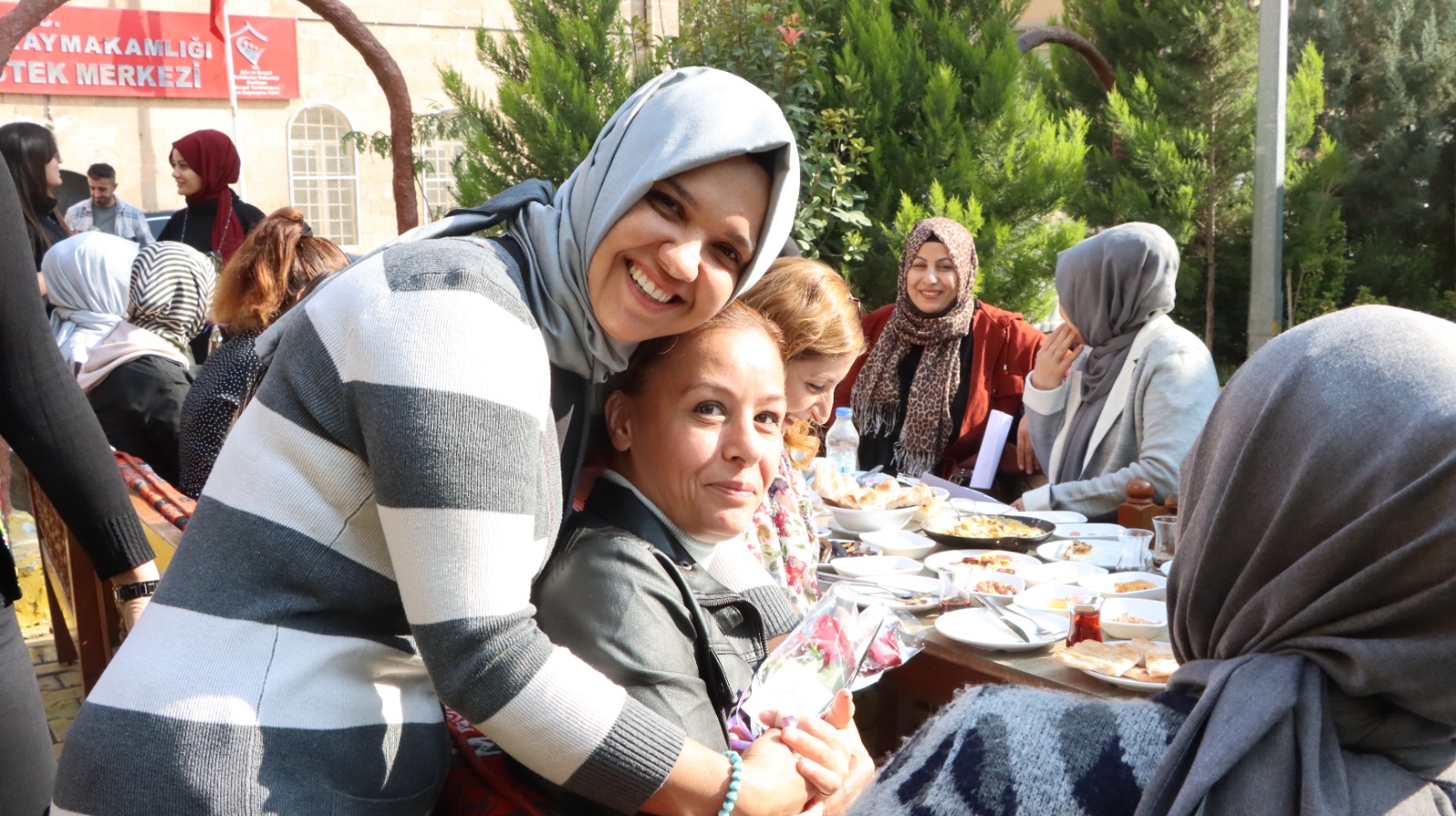 Dilek Çam öğretmenlerin öğretmenler günü’nü kutladı
