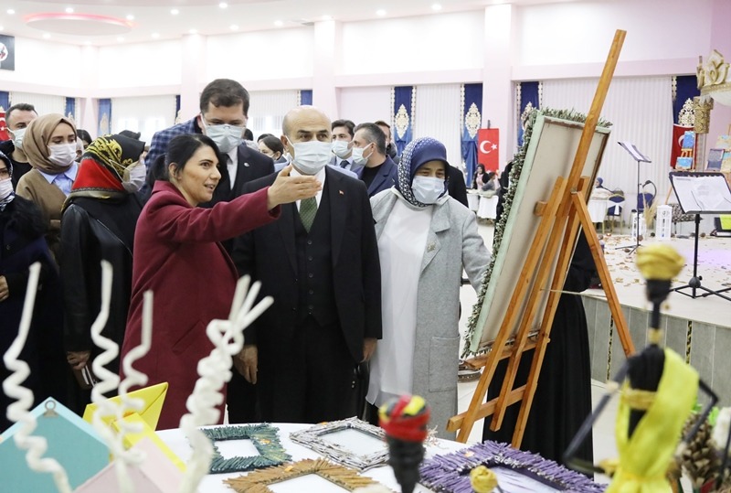 Vali Demirtaş, geliri köy okullarına bağışlanan etkinliğe katıldı