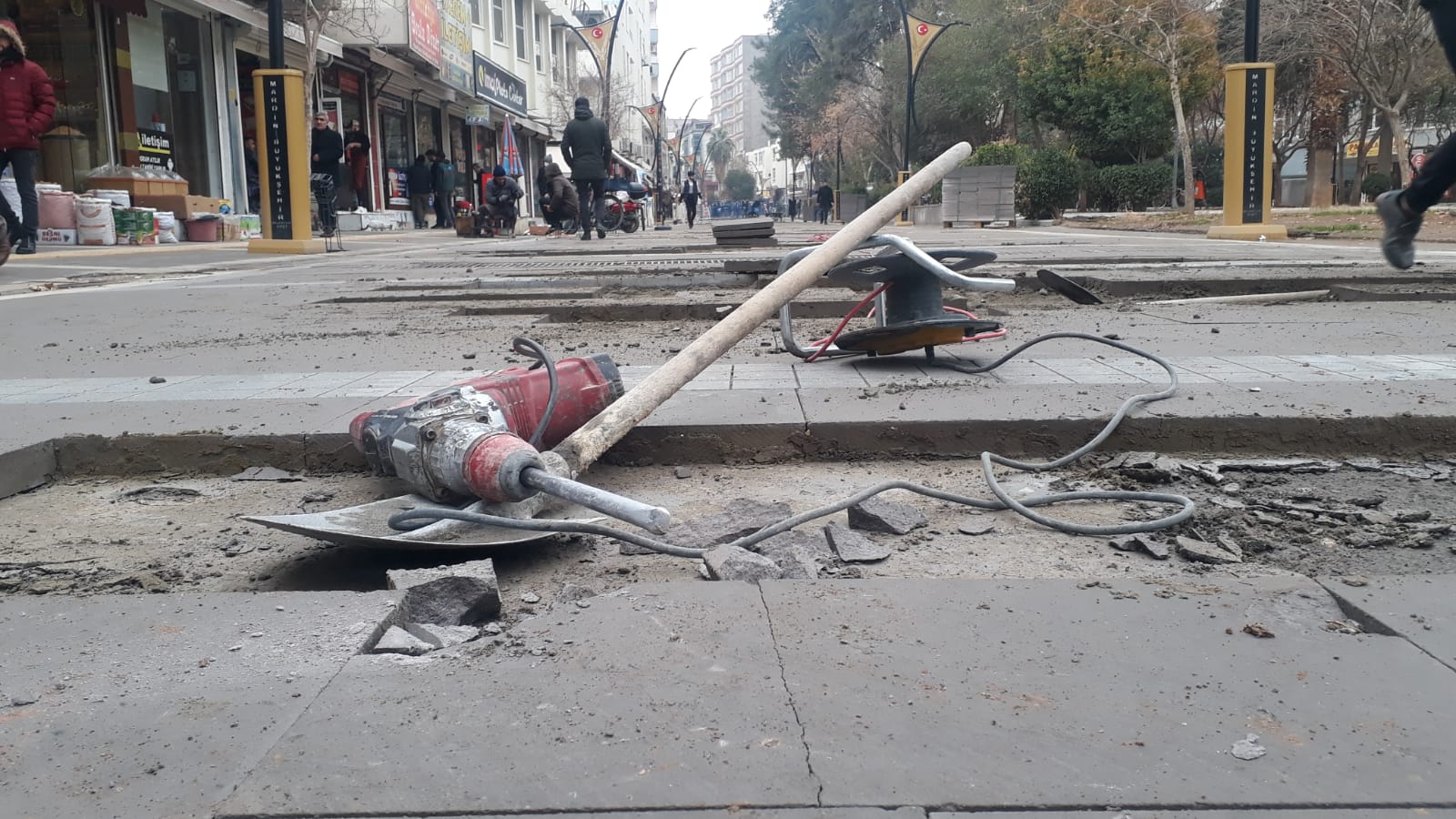 Kızıltepe’de tepkiye neden olan kırık mermerler değiştiriliyor