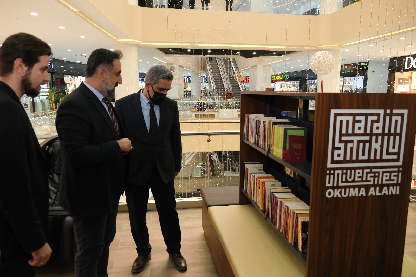 Artuklu Üniversi AVM’de okuma alanı açtı